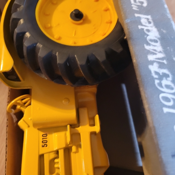 Vintage Stock #: 56291/16 die-cast metal John Deere 1963 Model 5010 NIB - Picture 9 of 9